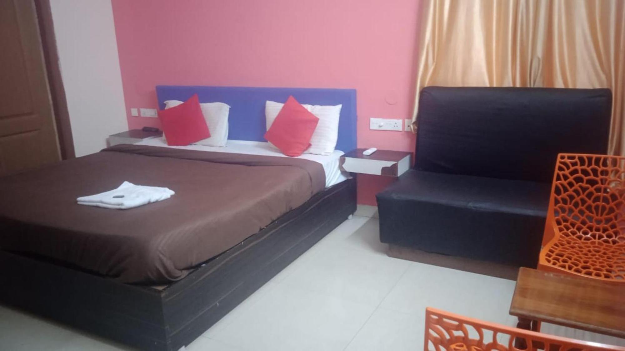 Goroomgo Blue Bell Bhubaneswar - Well Decorated Room -Wifi And Parking Facilities Available المظهر الخارجي الصورة