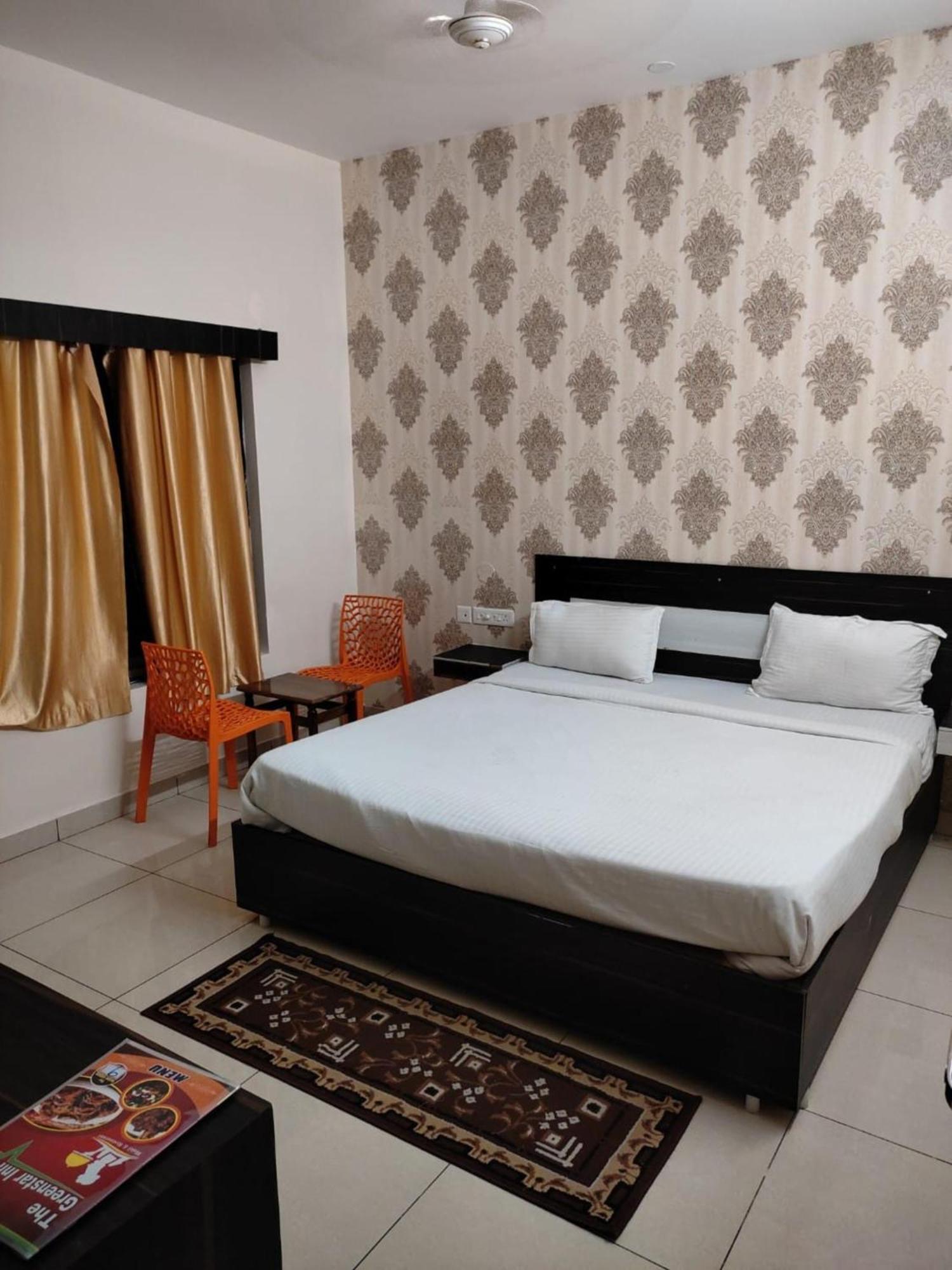 Goroomgo Blue Bell Bhubaneswar - Well Decorated Room -Wifi And Parking Facilities Available المظهر الخارجي الصورة