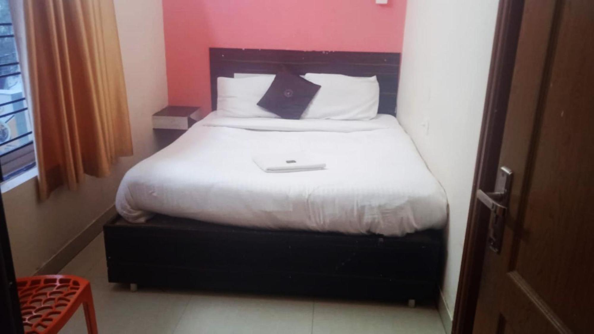 Goroomgo Blue Bell Bhubaneswar - Well Decorated Room -Wifi And Parking Facilities Available المظهر الخارجي الصورة