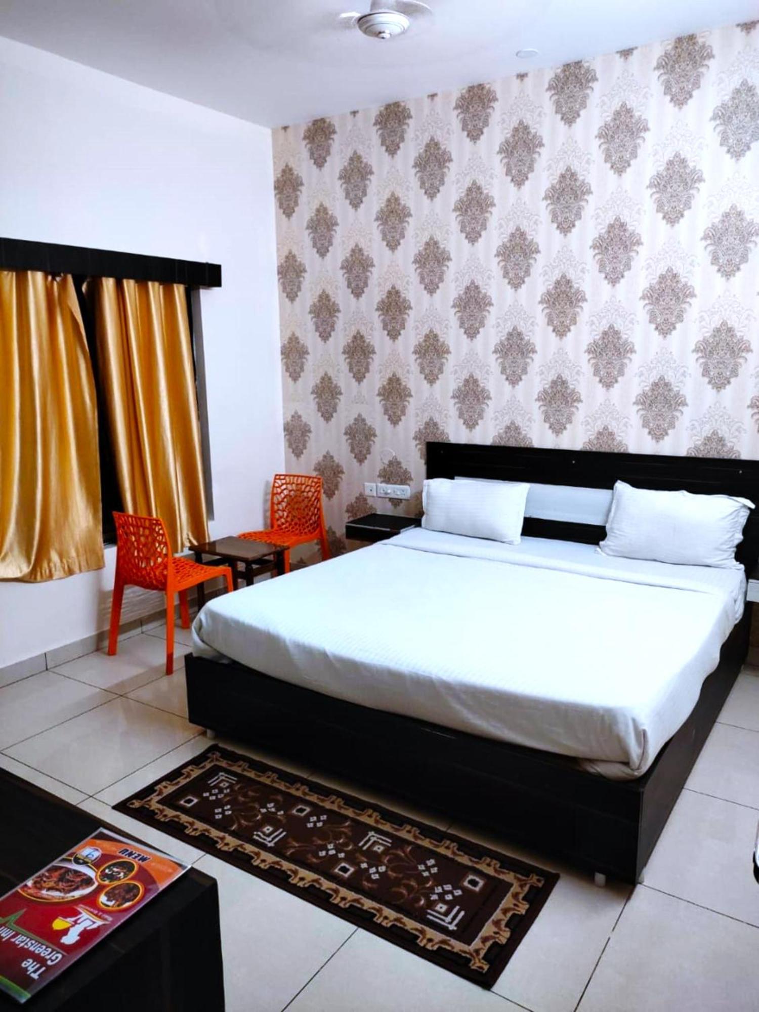 Goroomgo Blue Bell Bhubaneswar - Well Decorated Room -Wifi And Parking Facilities Available المظهر الخارجي الصورة